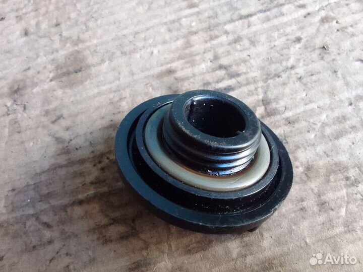 Крышка маслозаливной горловины Nissan March K11