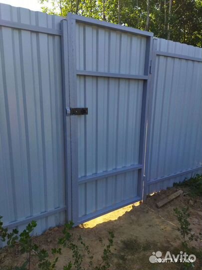 Заборы ворота калитки, скос травы, фундамент