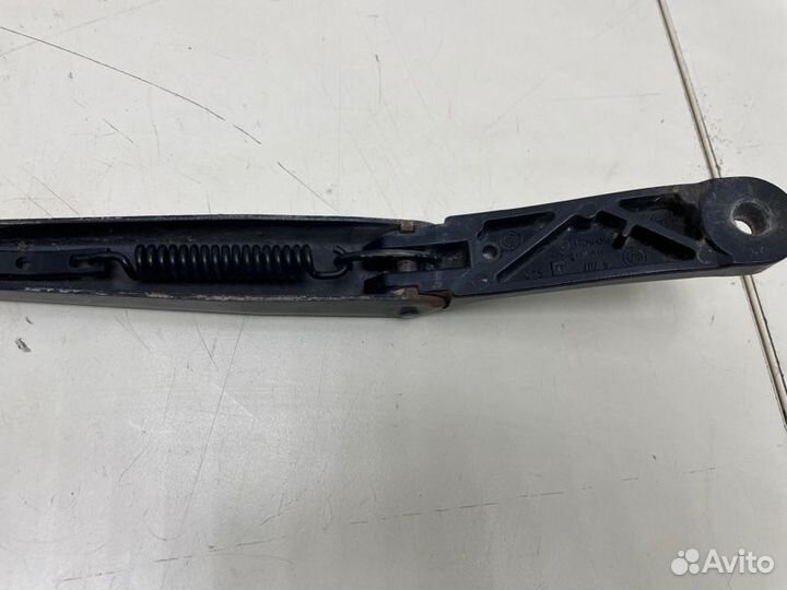 Поводок стеклоочистителя передний правый