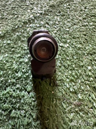 Форсунка топливная Volkswagen Golf MK 4 AEH 2005