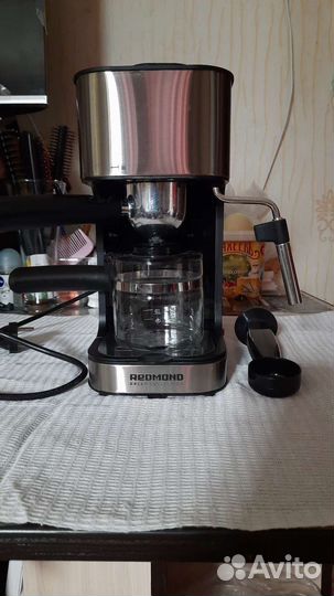 Кофеварка рожковая новая с копуччинатором