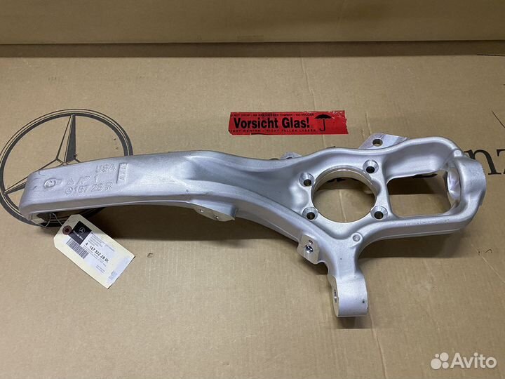 Поворотный кулак правый Mercedes W167