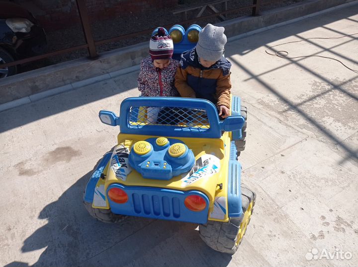 Детский электромобиль двухместный бу
