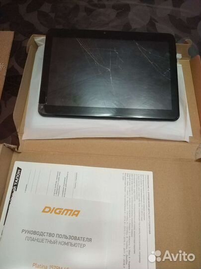 Планшет. и плёночный фотоаппарат