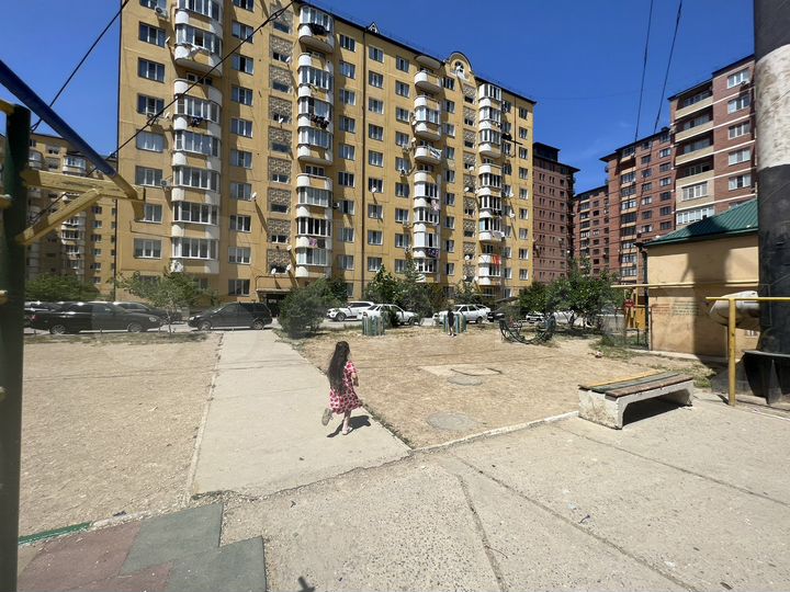 2-к. квартира, 64 м², 1/10 эт.