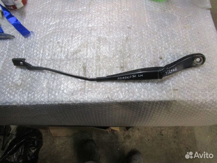 Поводок стеклоочистителя передний левый Ford Monde