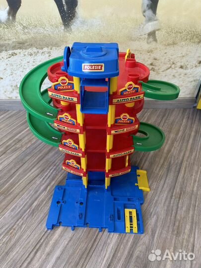 Игрушечная парковка