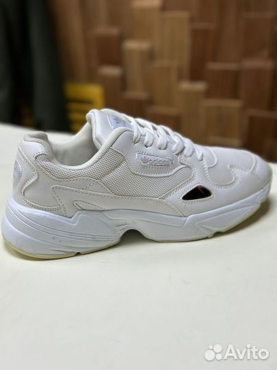Кроссовки Adidas Falcon Triple