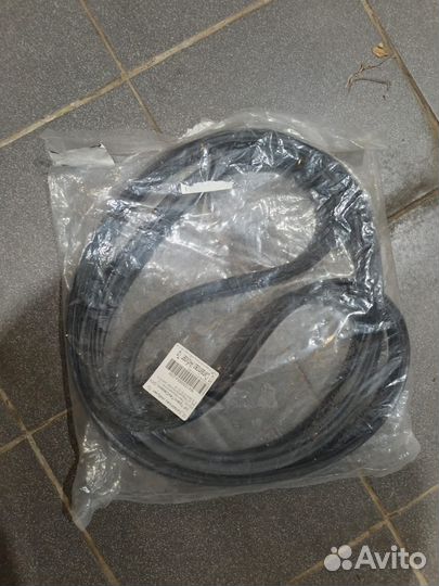 Уплотнитель крышки багажника Мазда 3