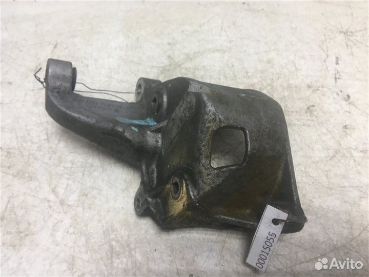 Кронштейн гидроусилителя Volkswagen Passat B4