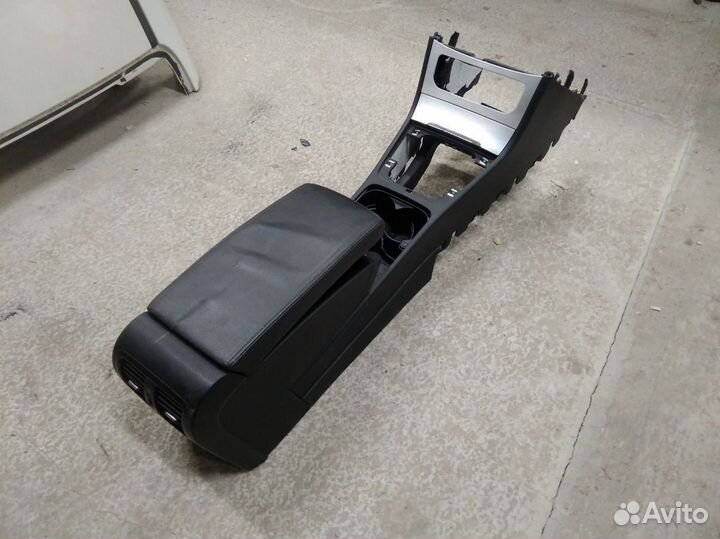 Подлокотник Volkswagen Passat