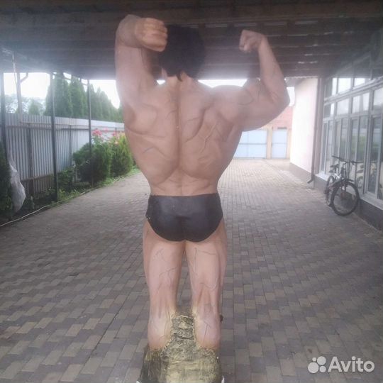 Статуя,скульптура спортсмена