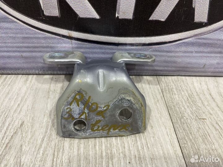 Петля двери KIA RIO 2 Лев