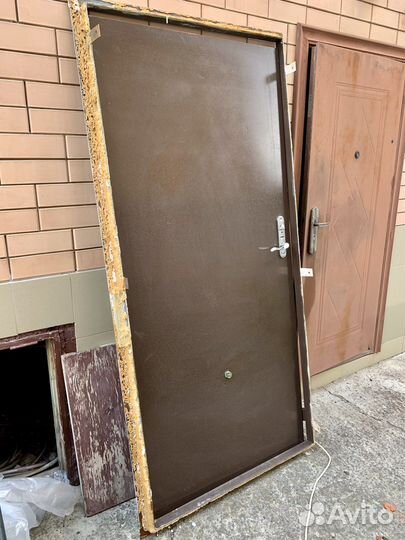 Дверь входная металлическая