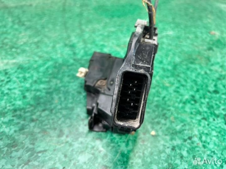 Замок боковой двери передний правый Mazda 3 BK 1.6