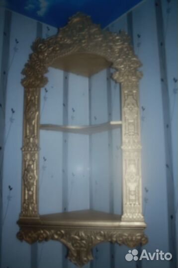 Резная полка под иконы киот