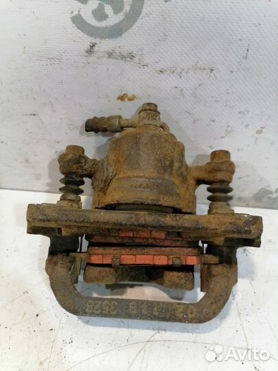 Суппорт задний правый Nissan Juke 1 1.6 HR16 MT