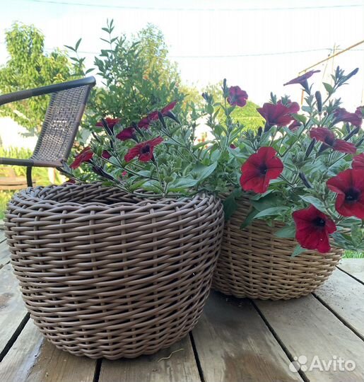 Кашпо из искусственного ротанга