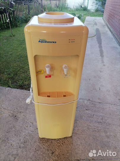 Куллер для воды напольный