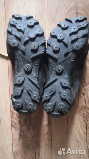 Шиповки для бега женские 40р