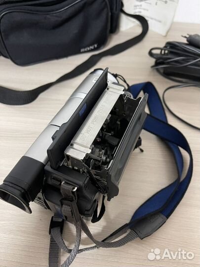 Видеокамера кассетная Sony CCD-TRV408E PAL