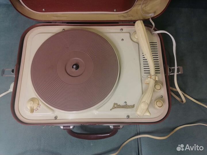 Проигрыватель винила СССР