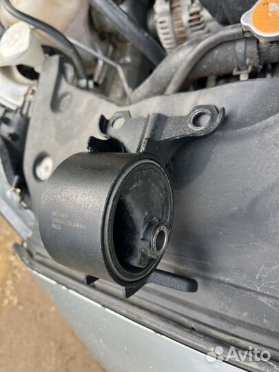 Опора двигателя левая mitsubishi