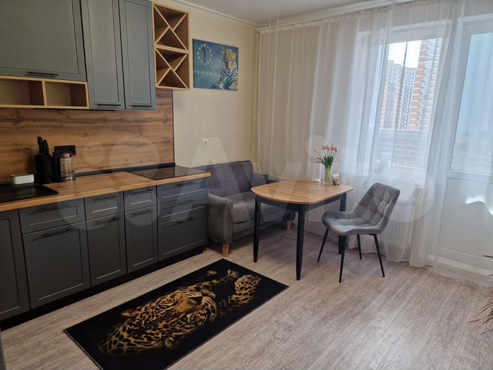 2-к. квартира, 63 м², 10/16 эт.