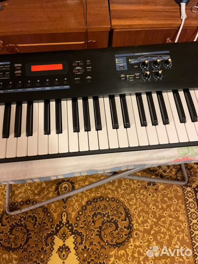 Синтезатор Roland juno D