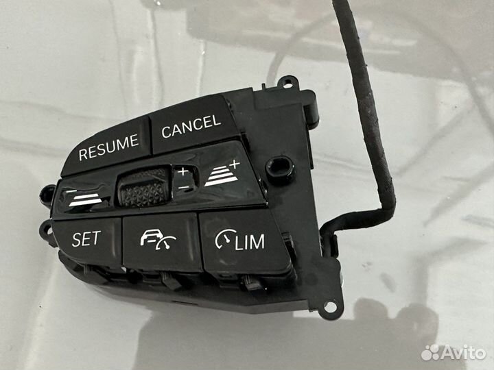 Кнопки активного круиз-контроля BMW G06