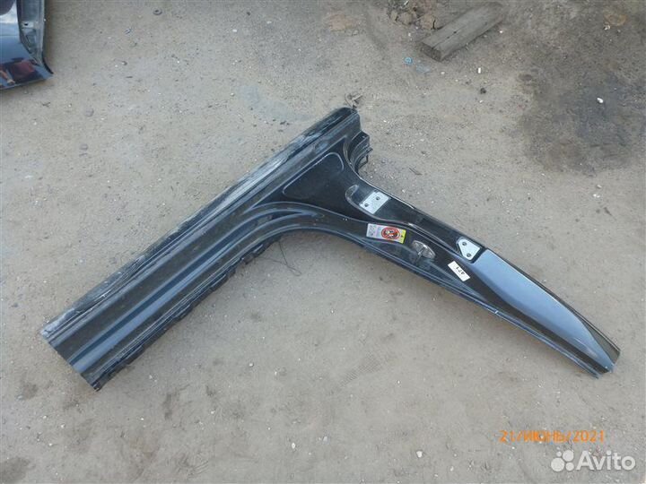 Стойка кузова центральная правая Volkswagen Golf