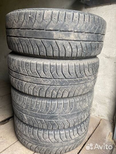 Bridgestone Ice Cruiser 7000 205/55 R16