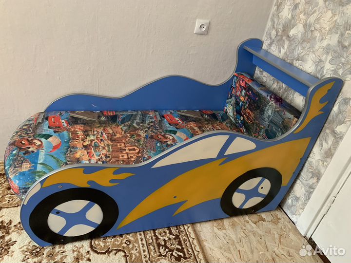 Детская кровать машина