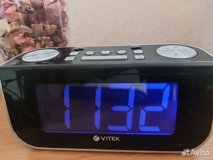 Часы электронные Vitek