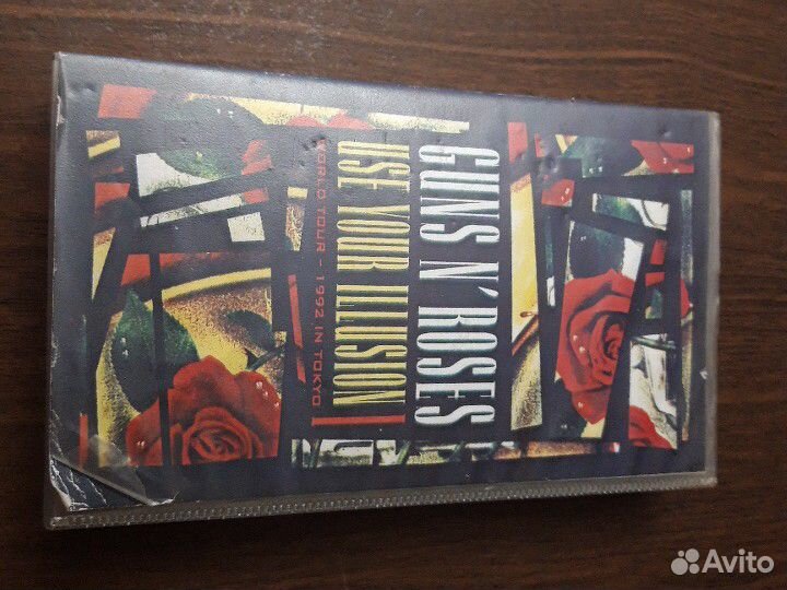 Видеокассета с записью концерта Gn'R