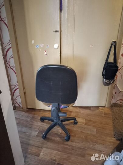 Компьютерное кресло,газлифт,крестовина