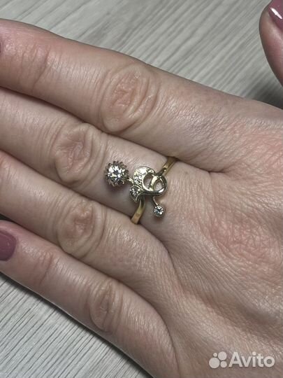 Кольцо золотое с бриллиантами женское