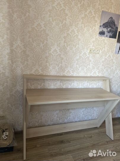 Письменный стол белый