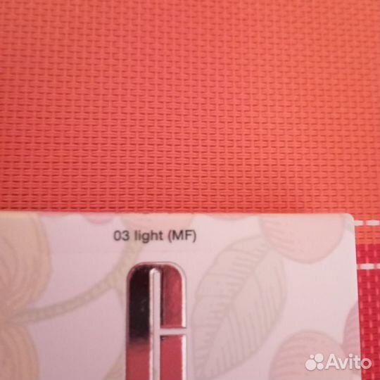 Легкая компактная пудра Clinique