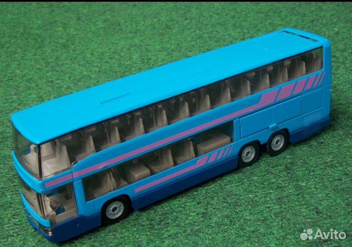 Модель автобуса Мерседес Бенц