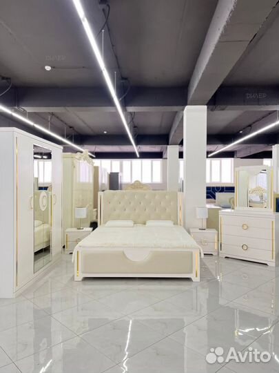 Спальный гарнитур