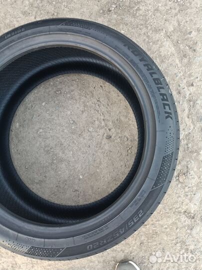 Royal Black Royal Explorer II 235/45 R20