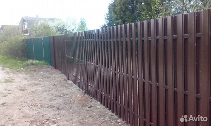 Забор из евроштакетника
