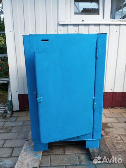 Металлический ящик/сейф/шкаф