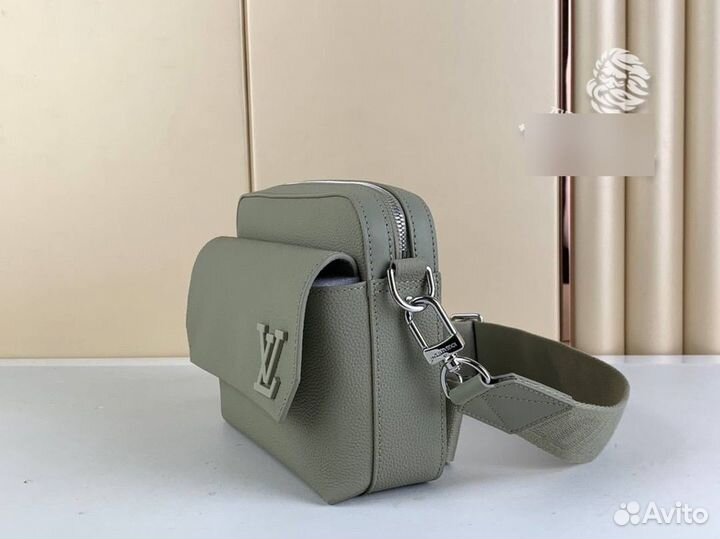 Сумка мужская чернз плечо Louis Vuitton Fastline