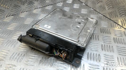 Блок управления двс volkswagen passat B6 (91S25PC0