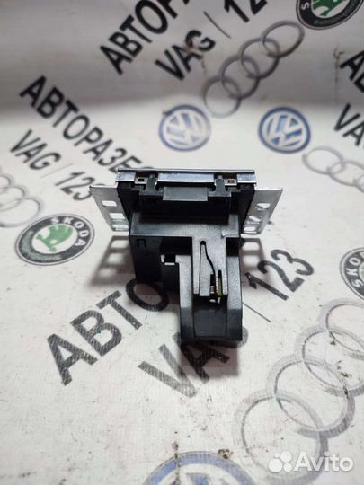 Часы Volkswagen Passat CC