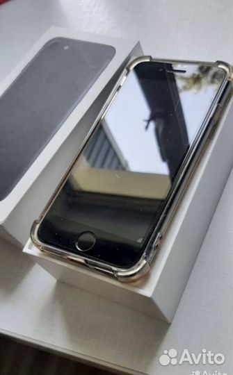 Телефон iPhone 7 32