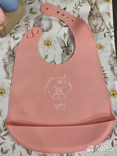 Силиконовая детская посуда и нагрудники