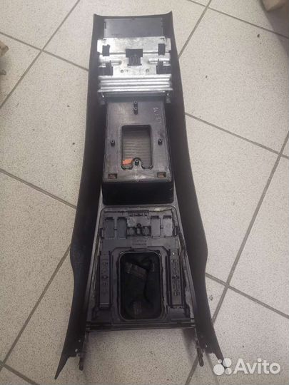 Центральная консоль между сиденьями Mercedes w202